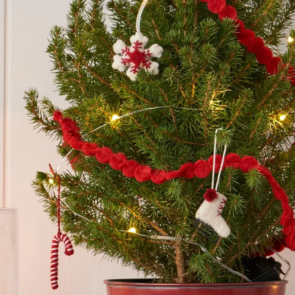 24-teiliges Set - Ikonsicher Weihnachts-Mini-Tischbaum-Set - Aus handgefilzter Wolle