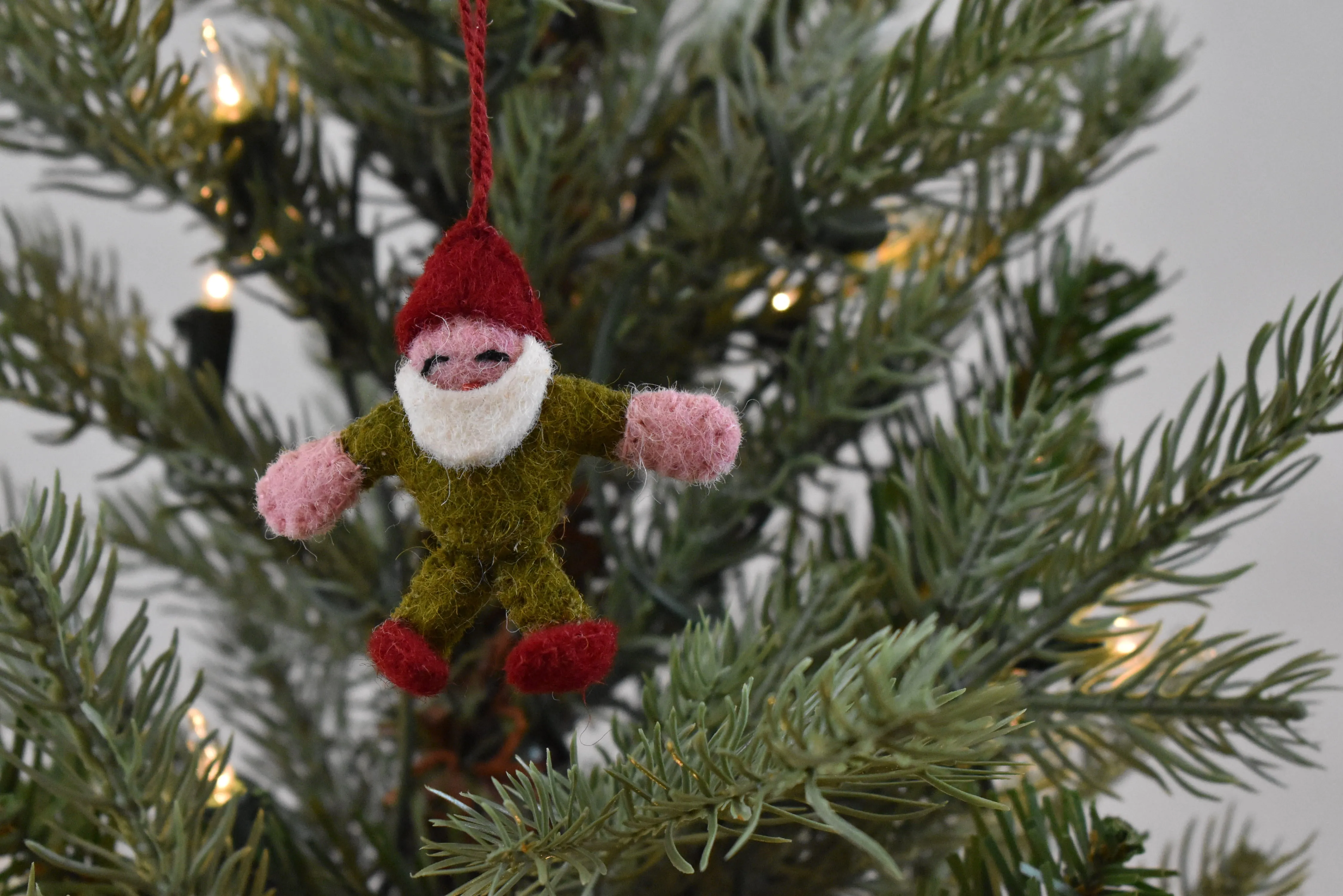 24-teiliges Set - Ikonsicher Weihnachts-Mini-Tischbaum-Set - Aus handgefilzter Wolle