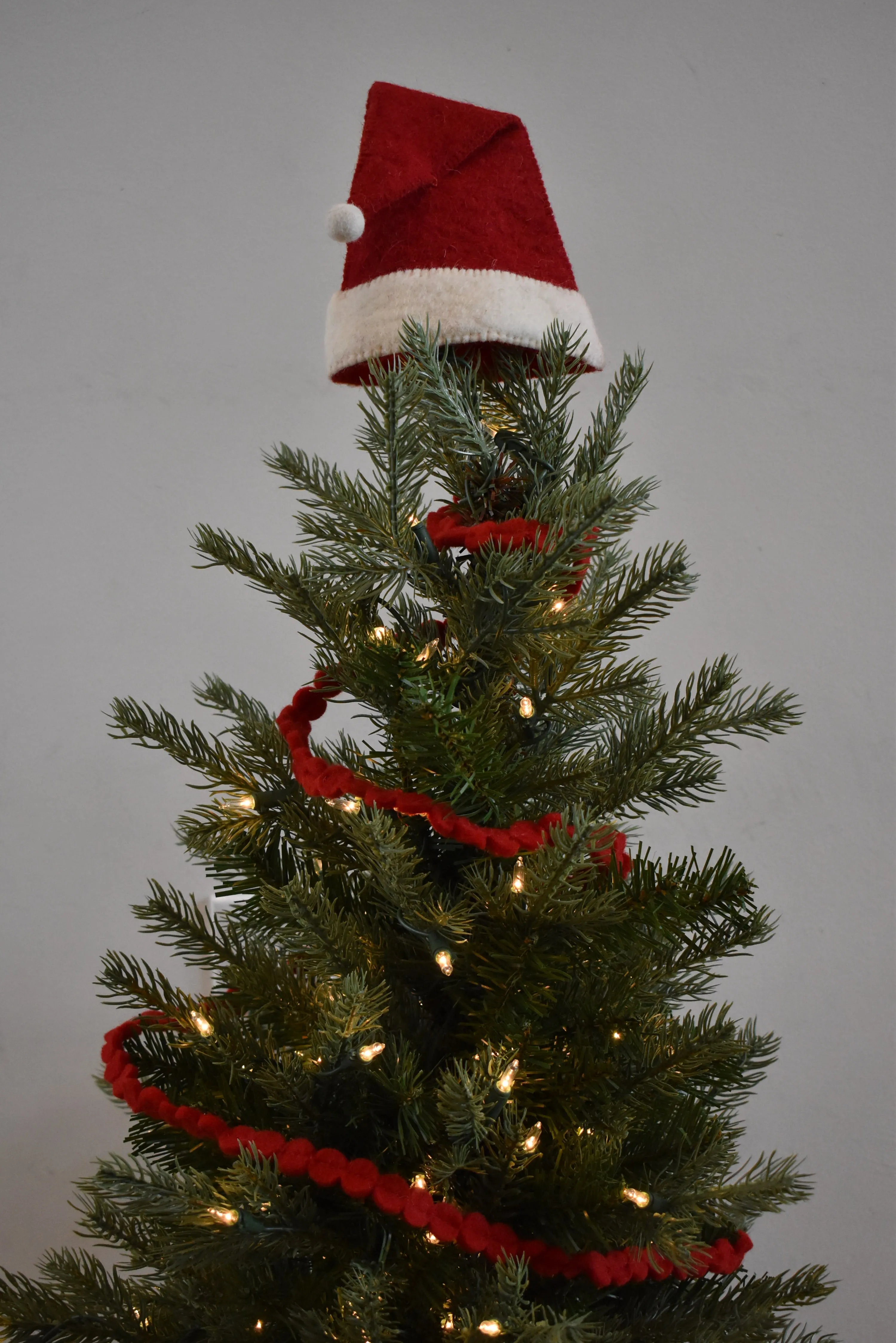 24-teiliges Set - Ikonsicher Weihnachts-Mini-Tischbaum-Set - Aus handgefilzter Wolle