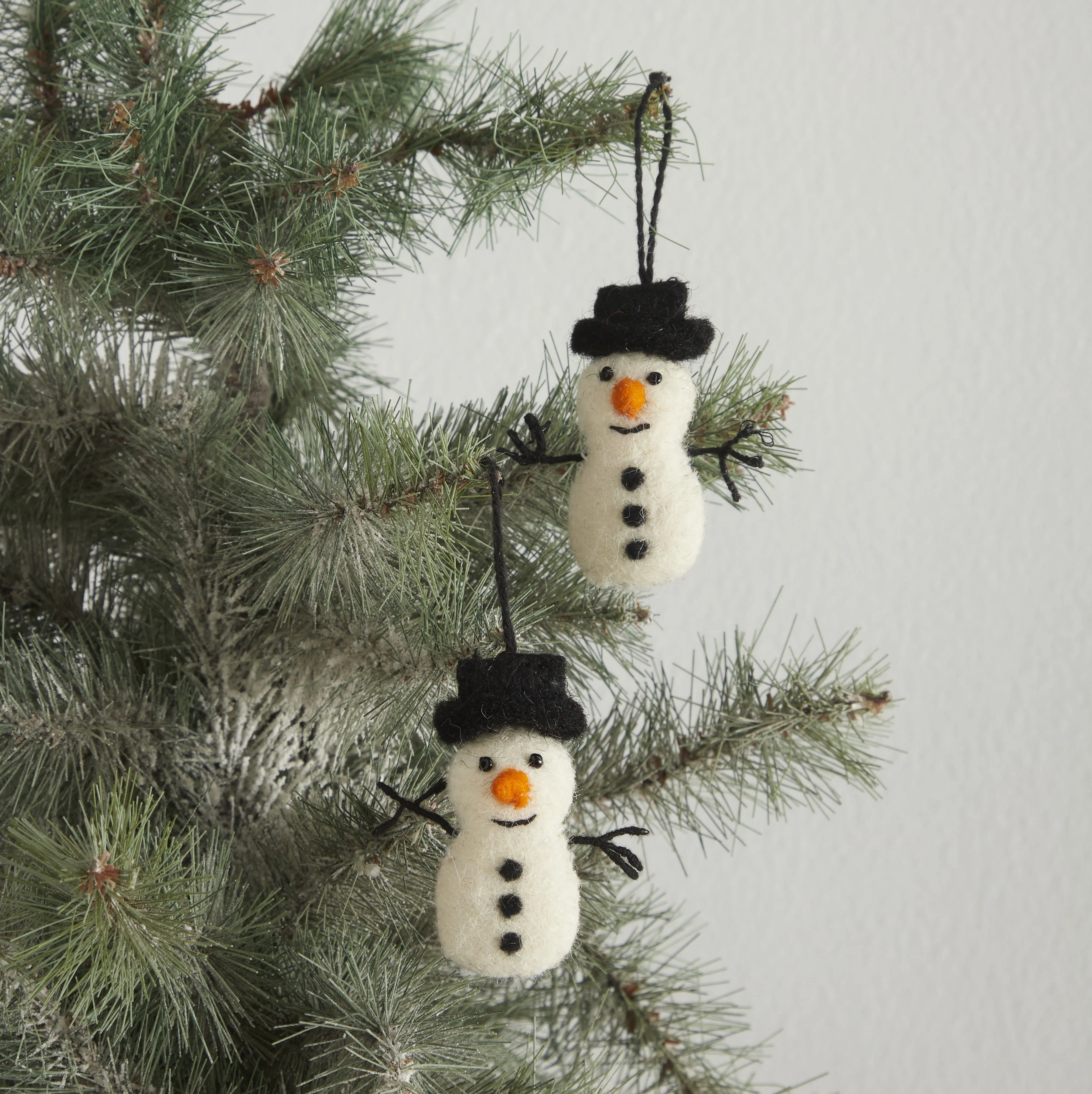 24-teiliges Set - Ikonsicher Weihnachts-Mini-Tischbaum-Set - Aus handgefilzter Wolle