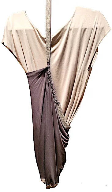 Alberta Ferretti Italien. Unifarbenes Colorblock Langkleid mit Rundhalsausschnitt