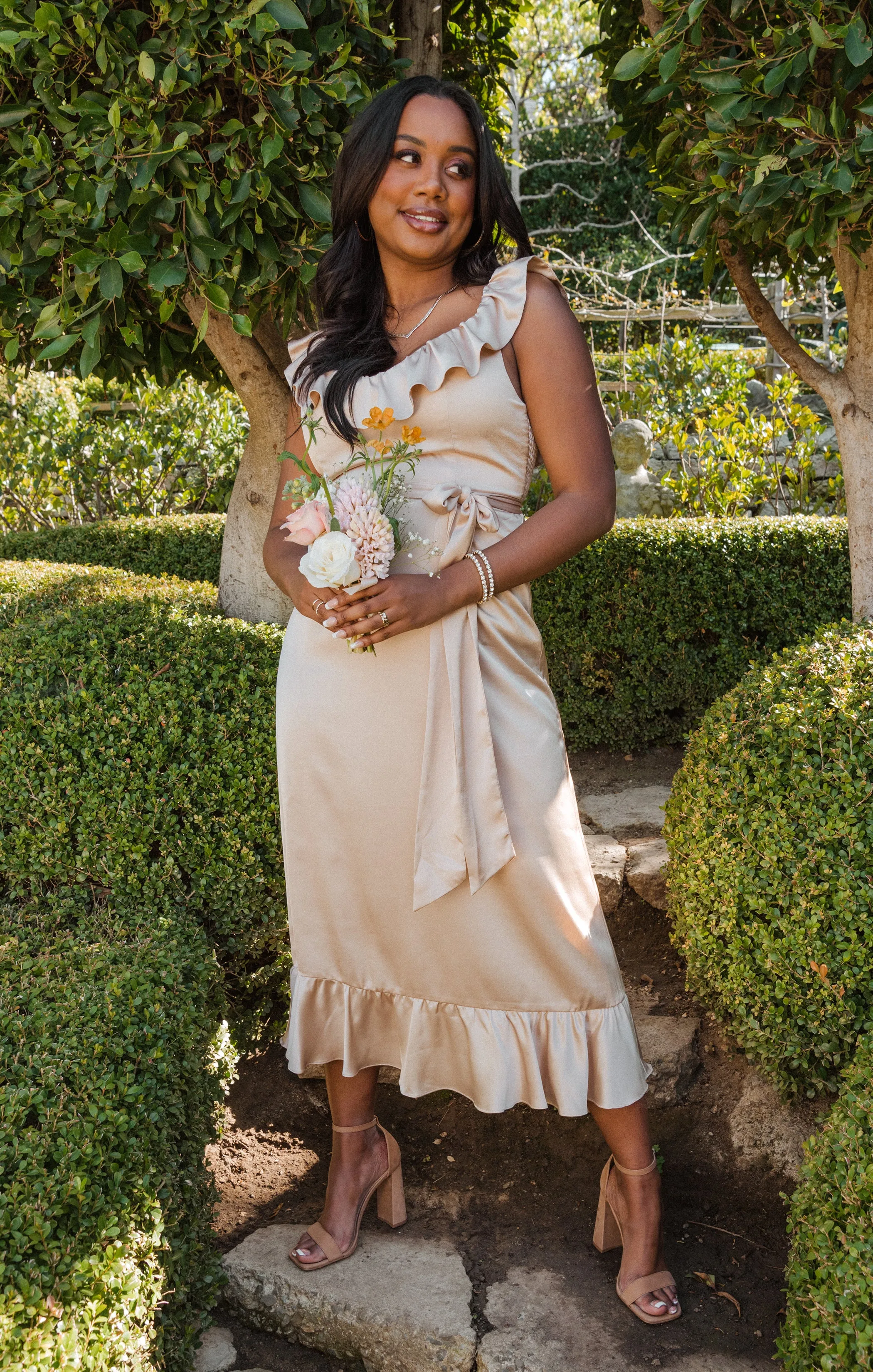 Alexis Midi-Kleid ~ Champagner Luxus-Satin