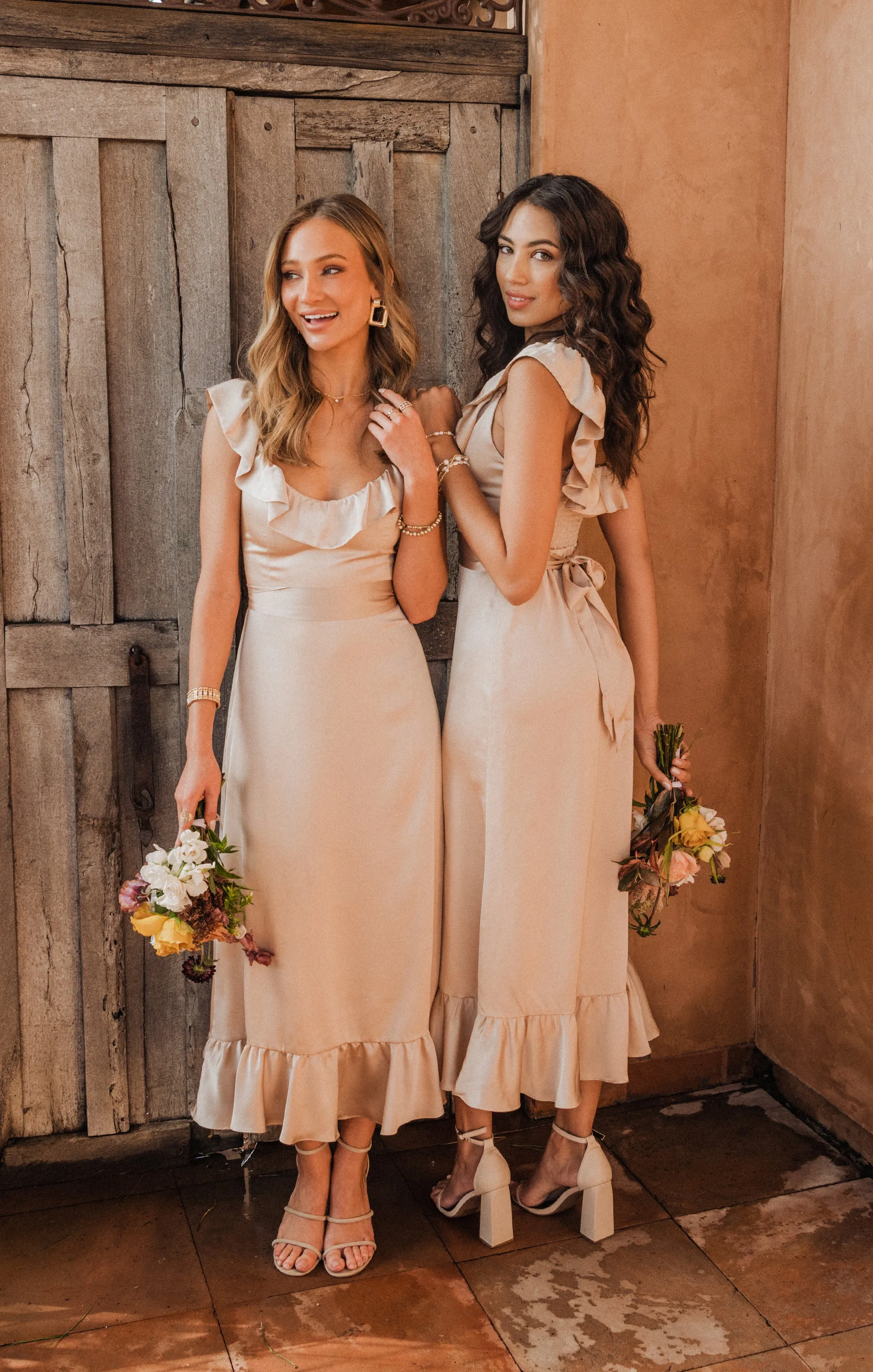 Alexis Midi-Kleid ~ Champagner Luxus-Satin