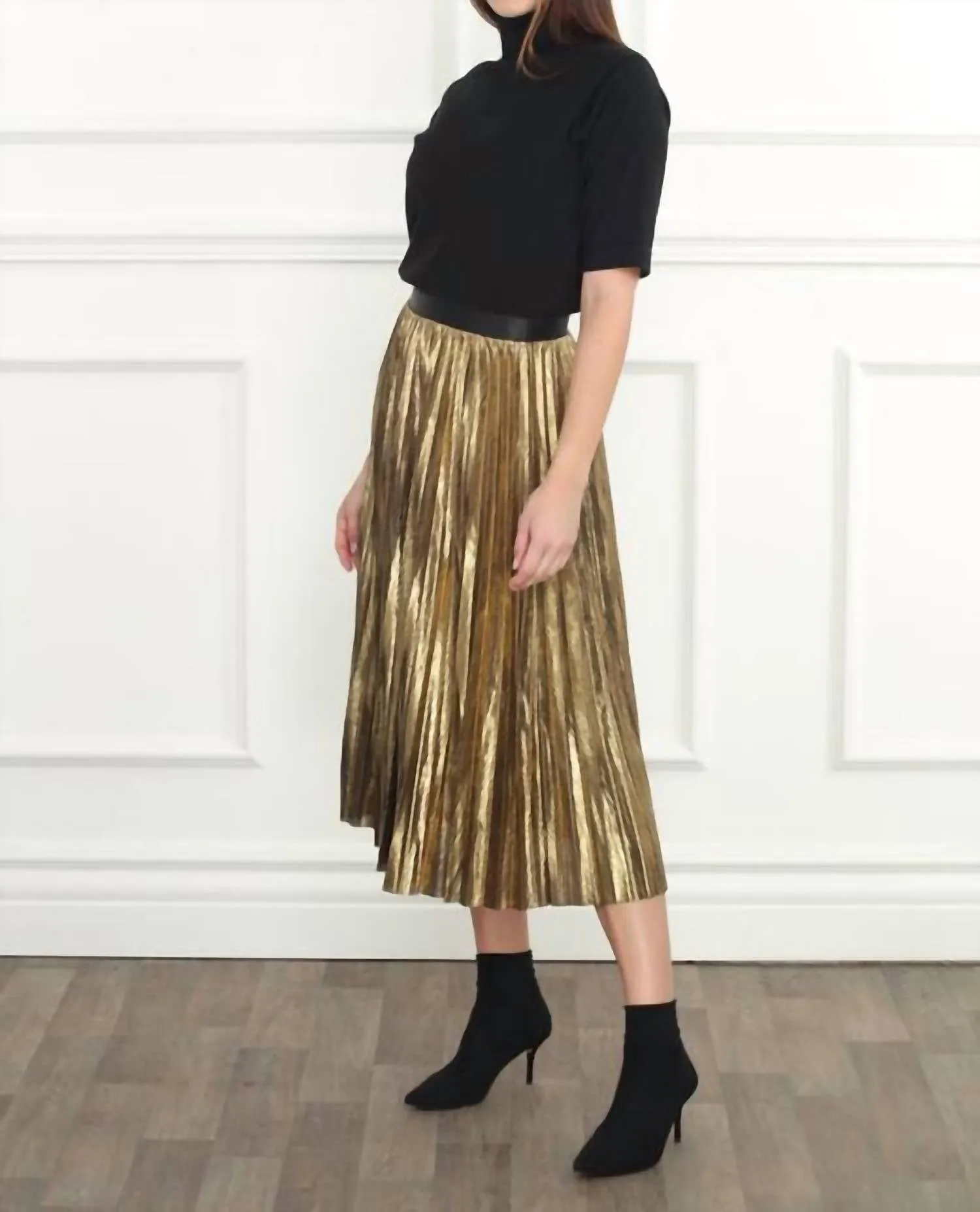 Antiker Rock in Gold