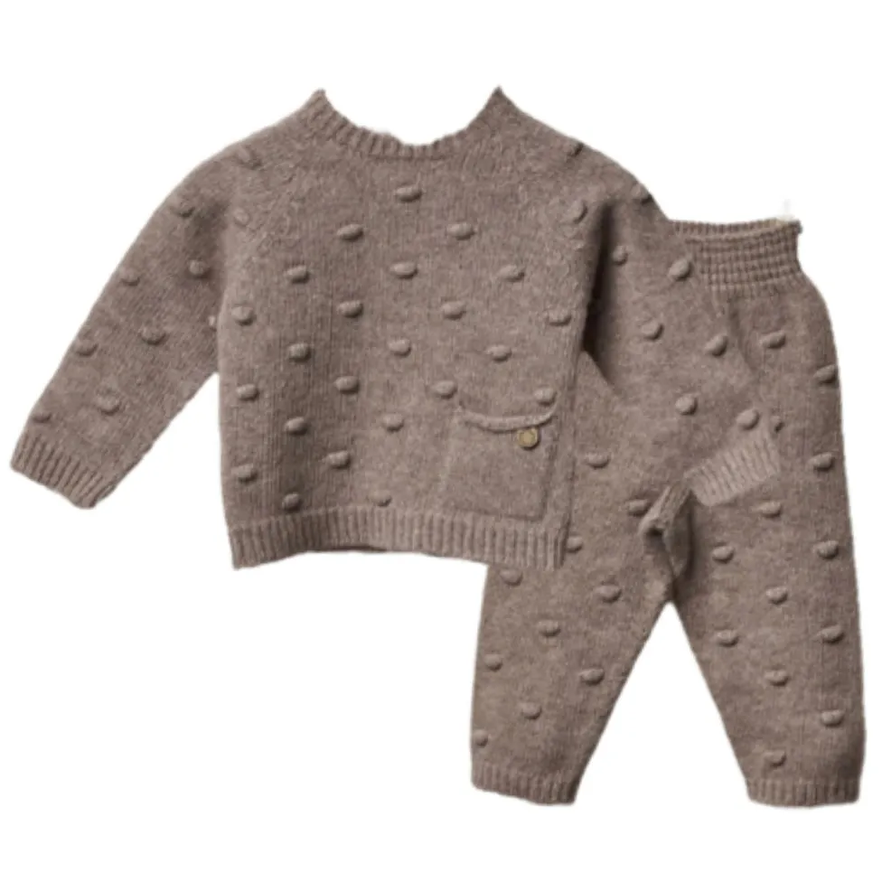 Braunes Strick-Set für Babyjungen