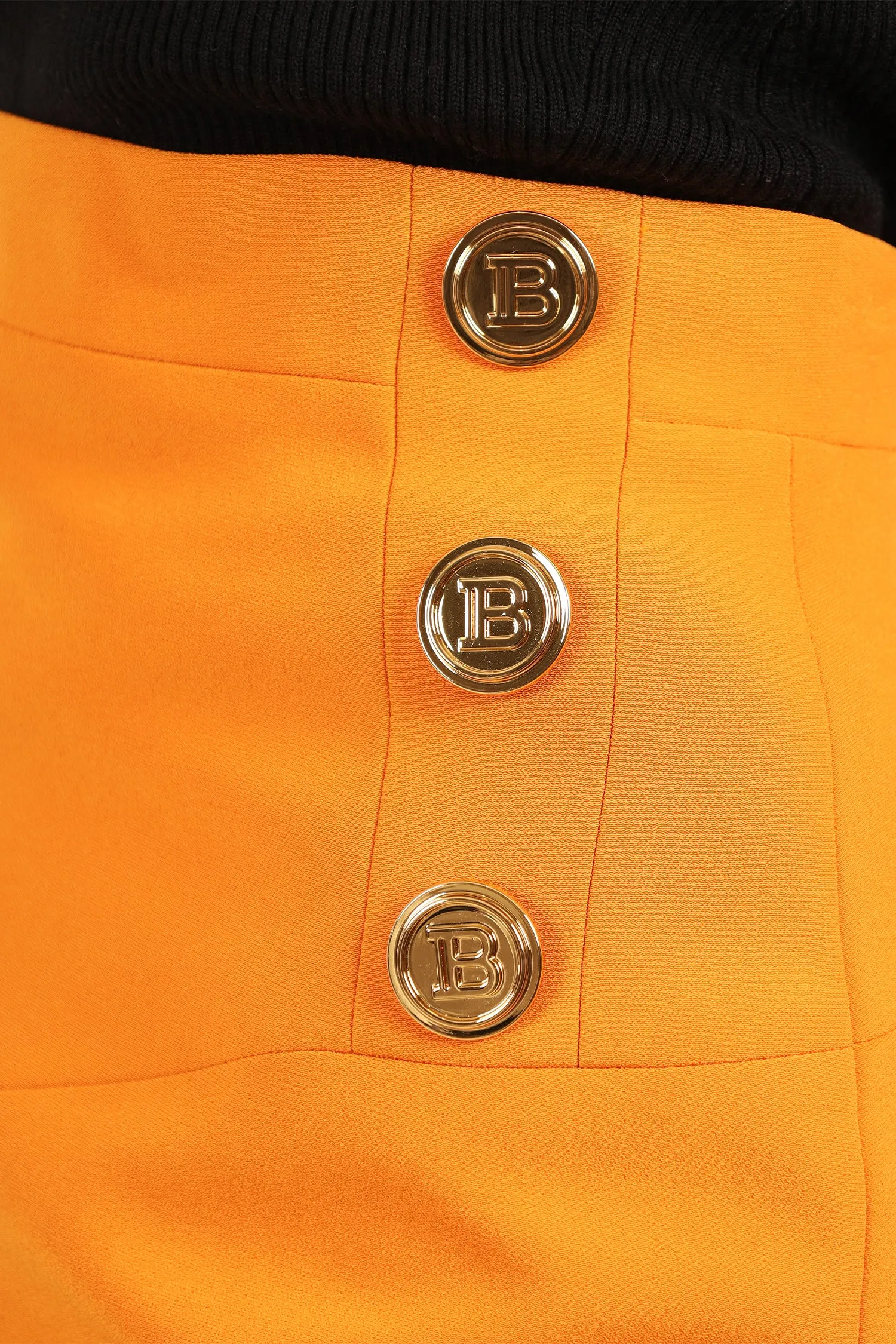 Balmain Oranger Bodycon-Minirock mit Goldknöpfen Größe 34