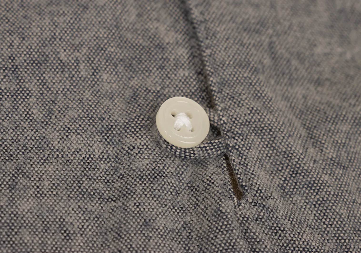 BEAMS BOY JAPAN. TORI-TO. NEU MIT ETIKETT. Graues Blumenbesticktes Kleid mit Rüschenkragen