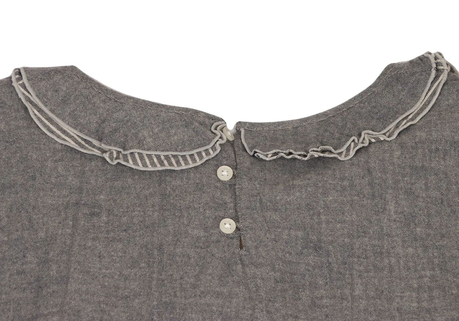 BEAMS BOY JAPAN. TORI-TO. NEU MIT ETIKETT. Graues Blumenbesticktes Kleid mit Rüschenkragen