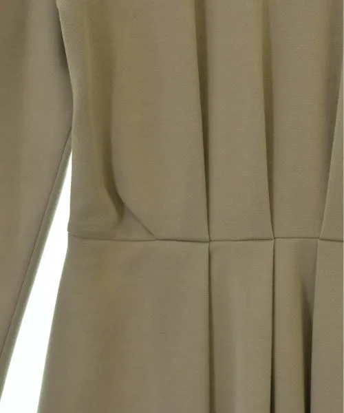 BEIGE, Kleider