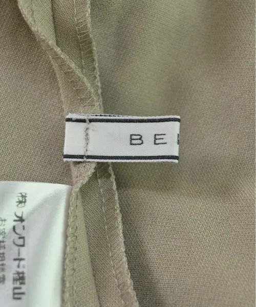BEIGE, Kleider