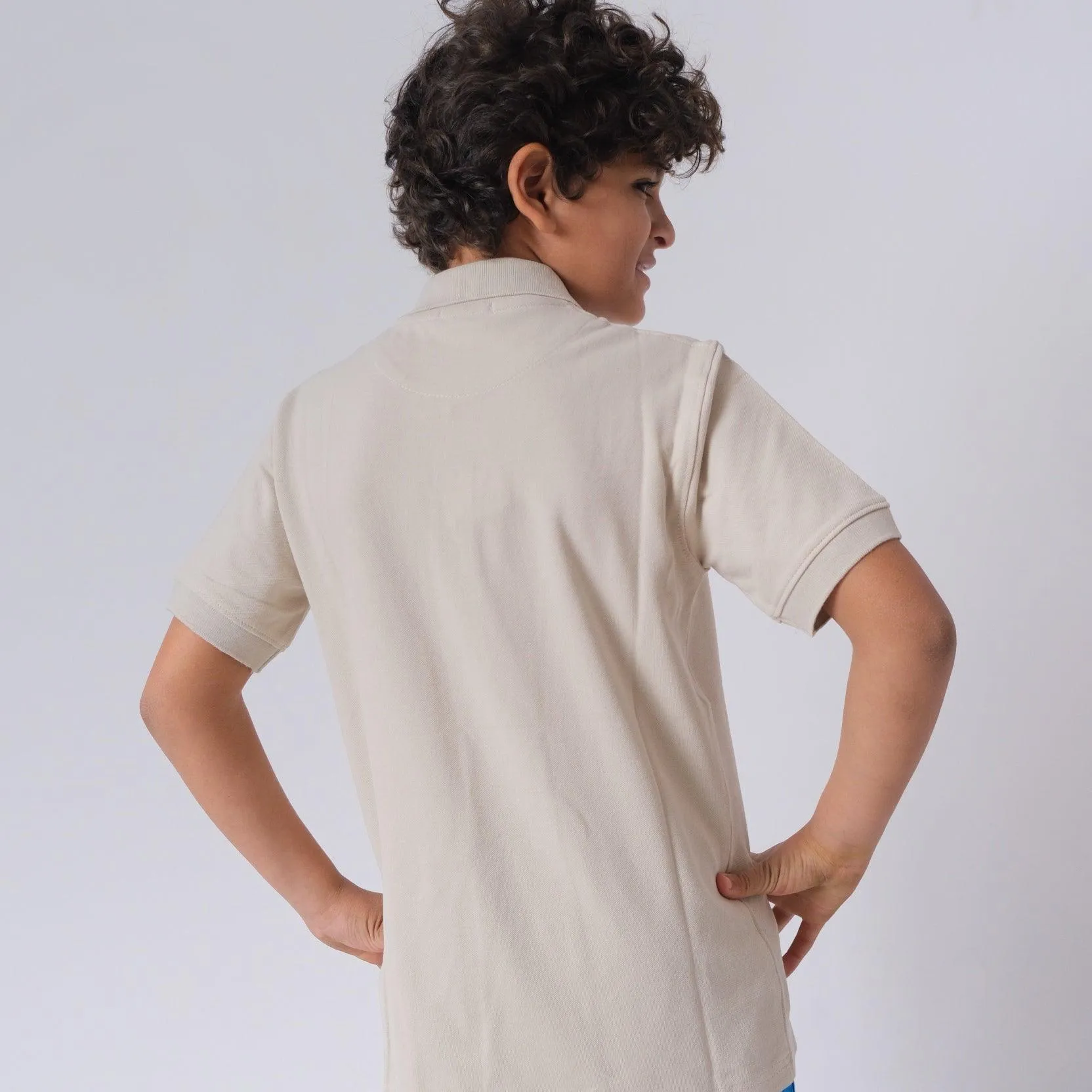 Beige Polohemd mit kurzen Ärmeln