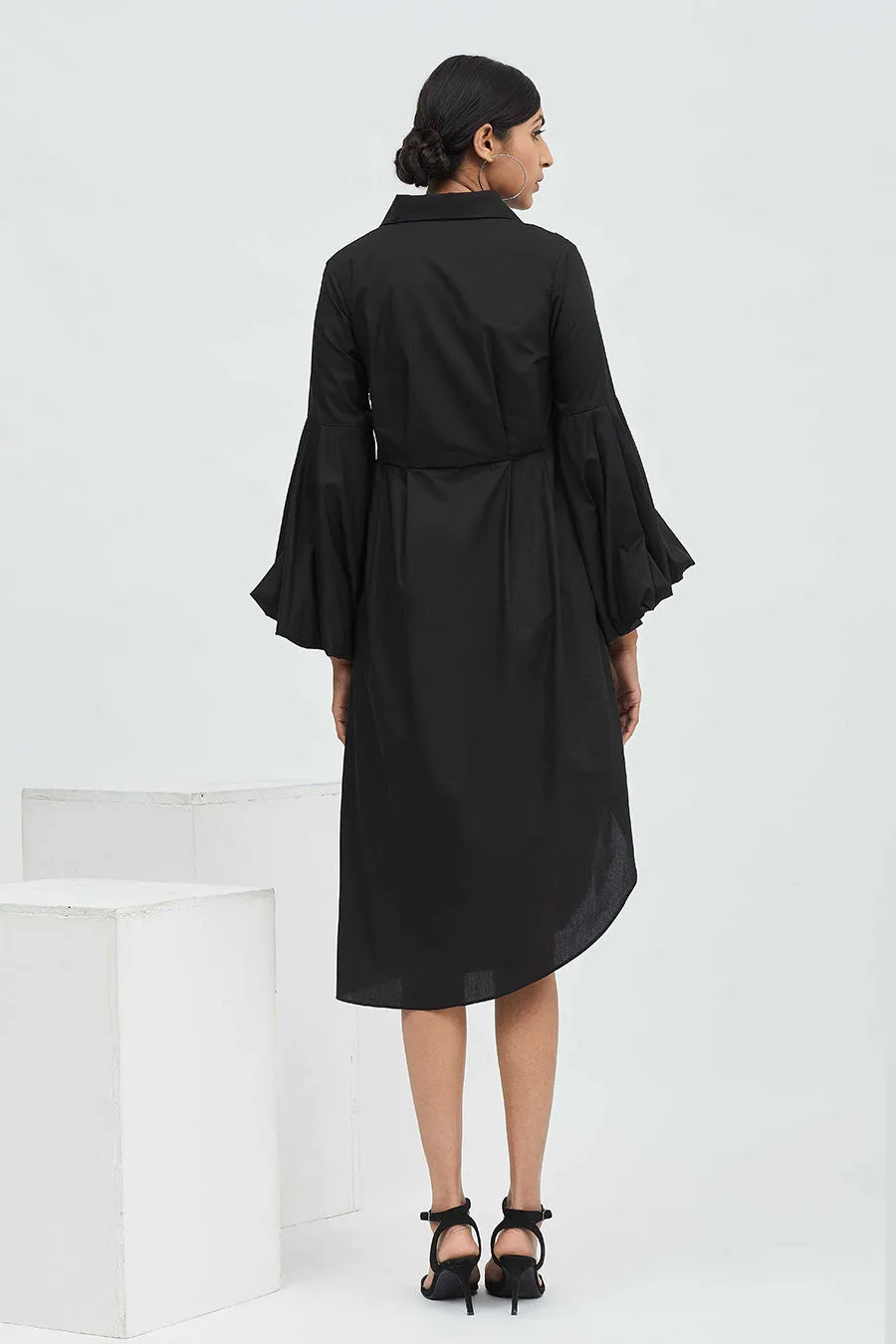 Schwarzes Baumwoll-Briesenkleid
