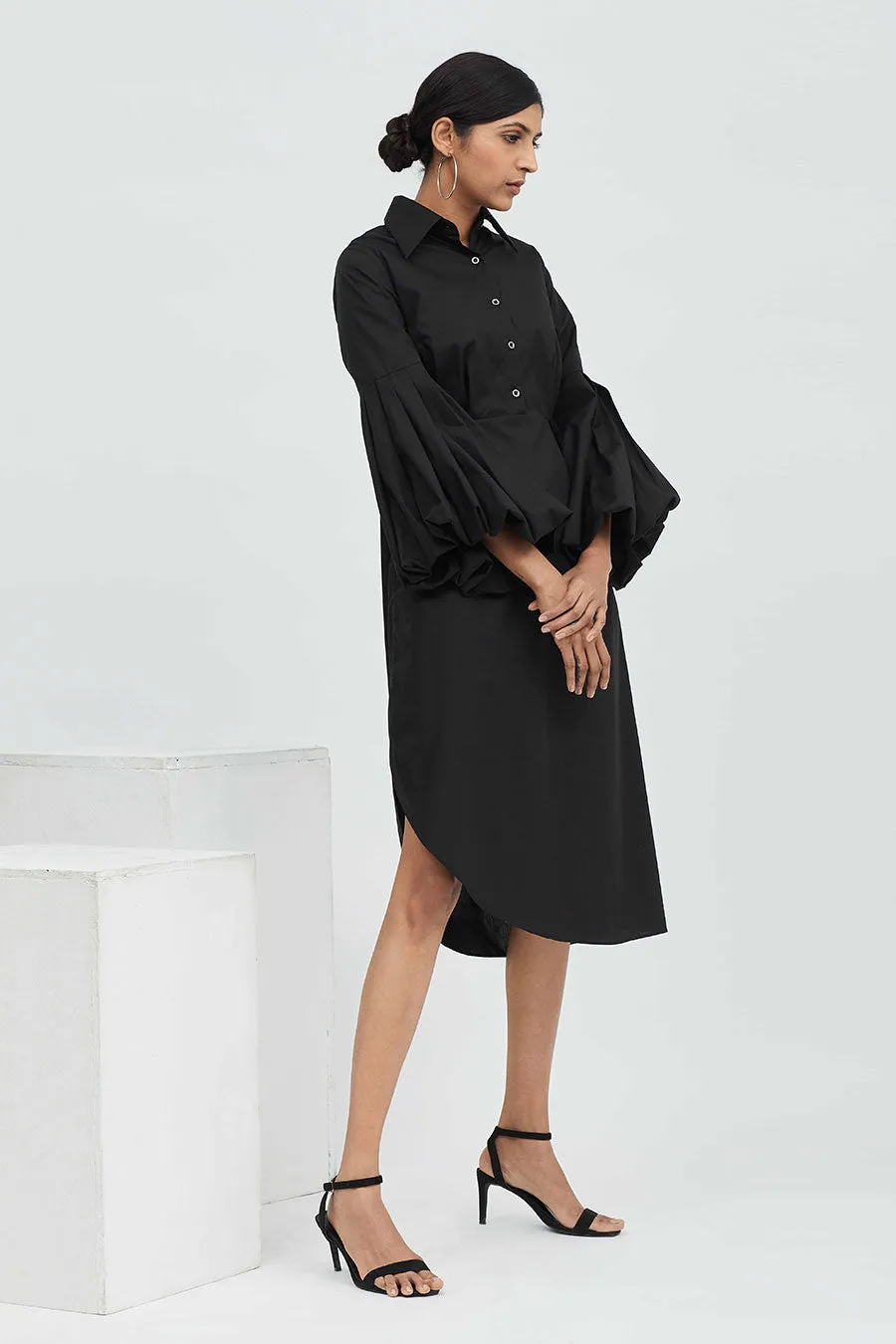 Schwarzes Baumwoll-Briesenkleid