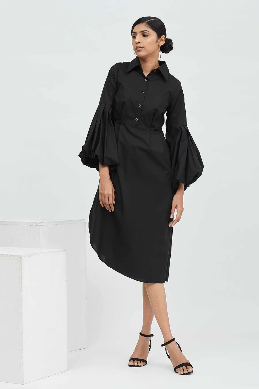 Schwarzes Baumwoll-Briesenkleid