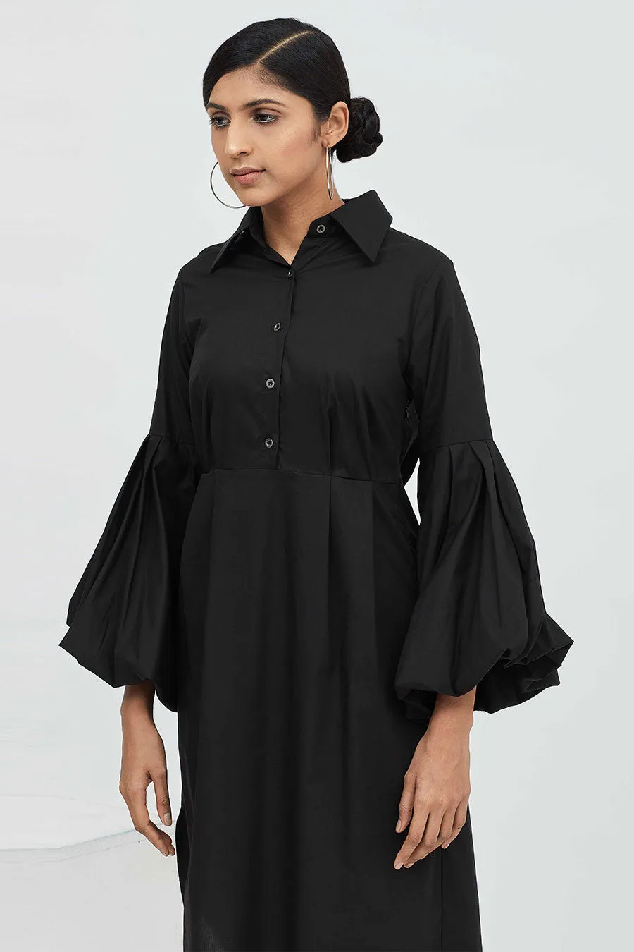 Schwarzes Baumwoll-Briesenkleid