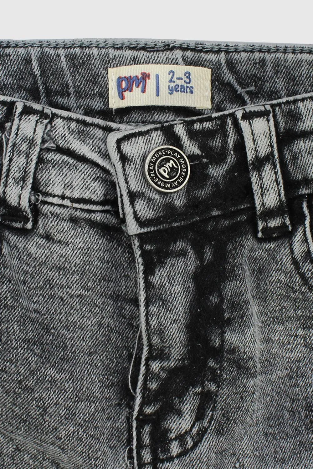 Zerrissene schwarze Jeans-Shorts