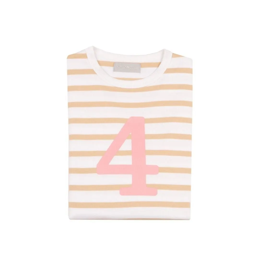 Bob & Blossom: Keks & Weiß Bretonisch Gestreift Rosa Nummer 4 T-Shirt