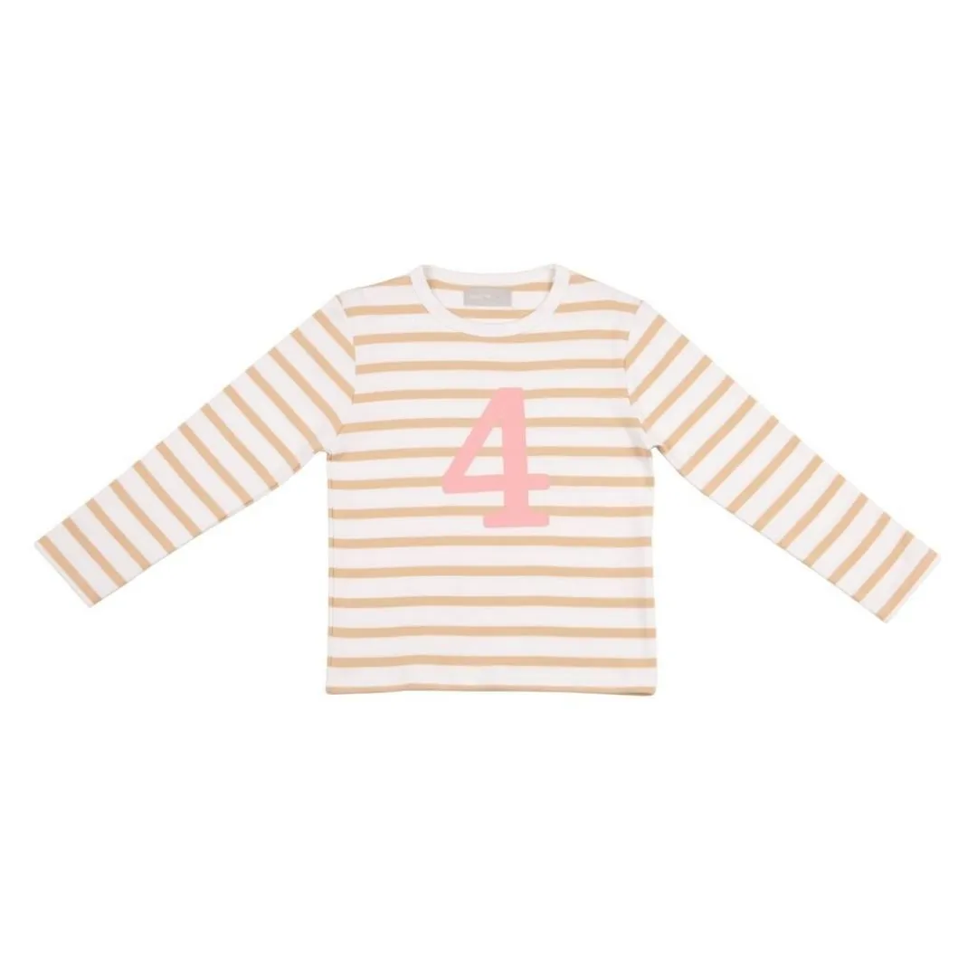 Bob & Blossom: Keks & Weiß Bretonisch Gestreift Rosa Nummer 4 T-Shirt
