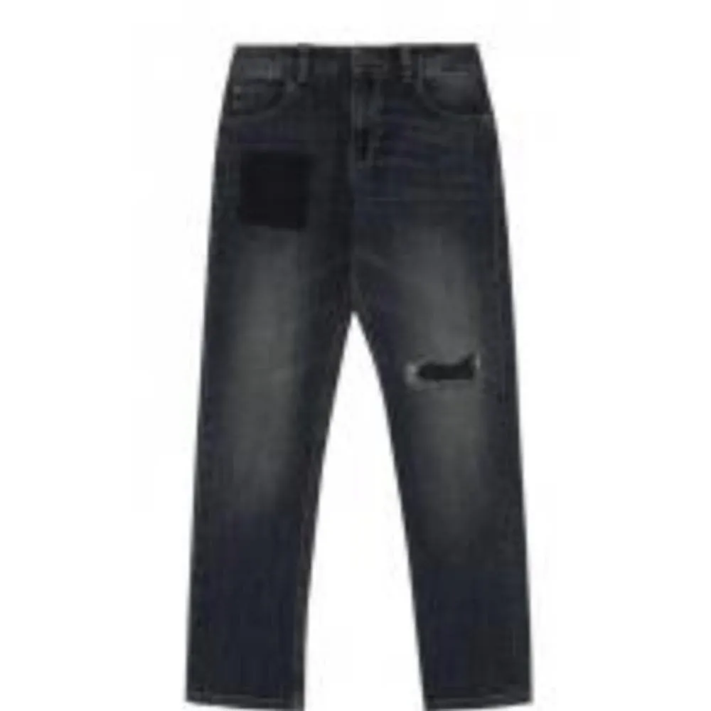 Jungen Jeans mit Denim-Patches