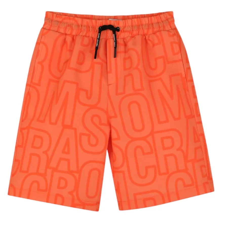 Jungen Badehorts mit orangefarbenem Logo
