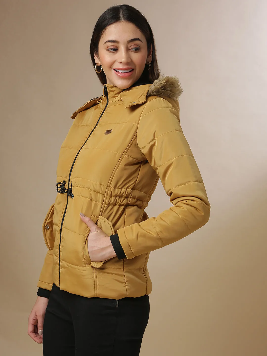 Campus Sutra Damen Solide Stilvolle Casual Bomberjacke