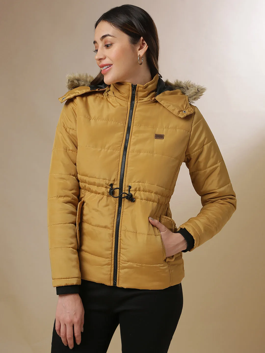 Campus Sutra Damen Solide Stilvolle Casual Bomberjacke