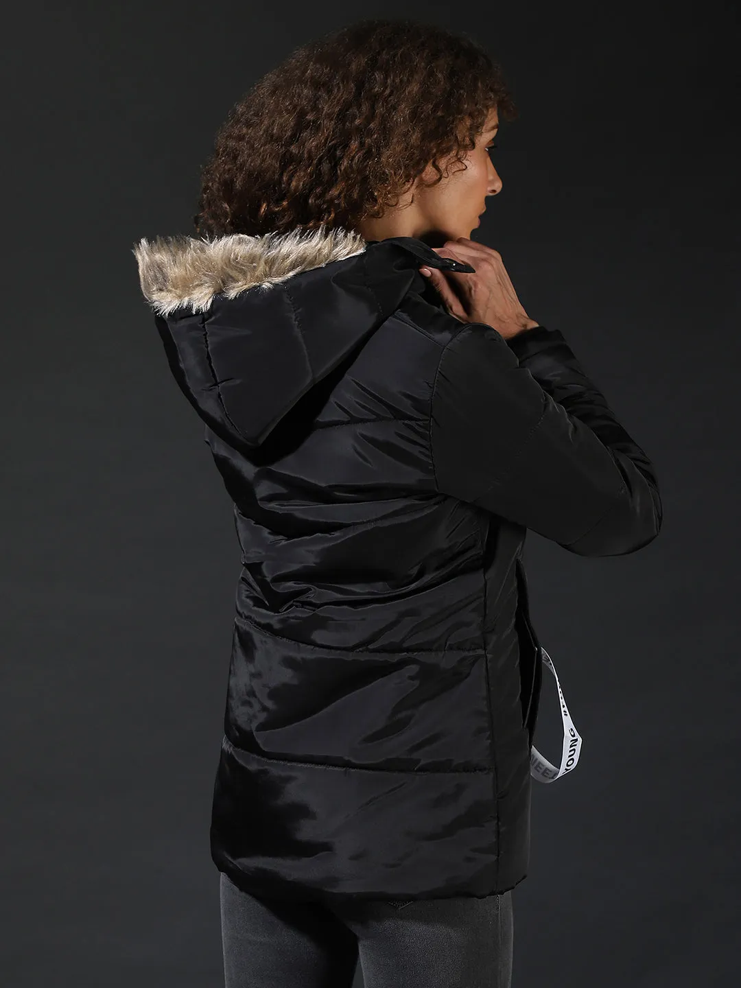 Campus Sutra Damen Modische Unifarbene Casual Bomberjacke