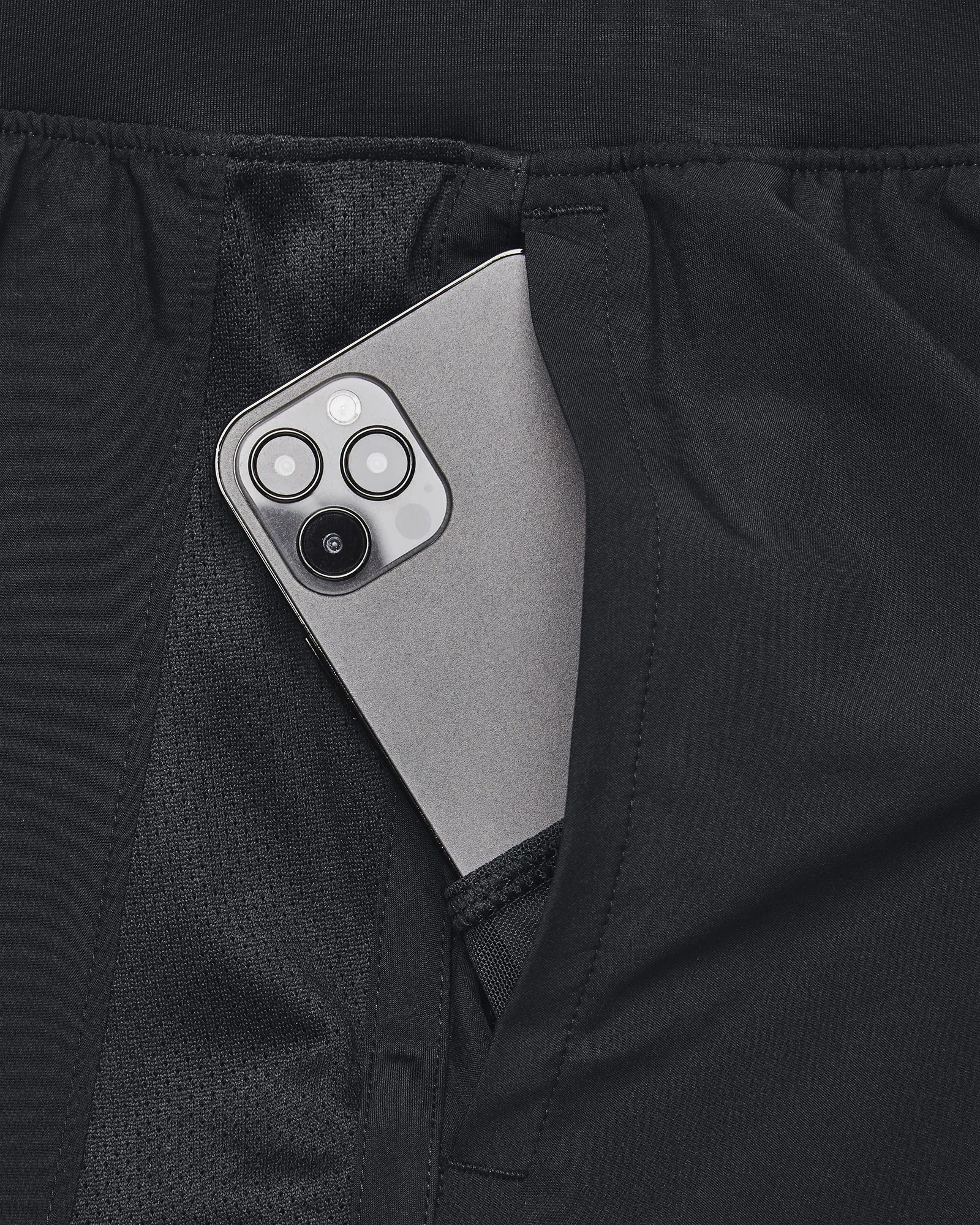 Bekleidung Under Armour Herren Under Armour Launch 2 In 1 Herren Laufshorts - Schwarz