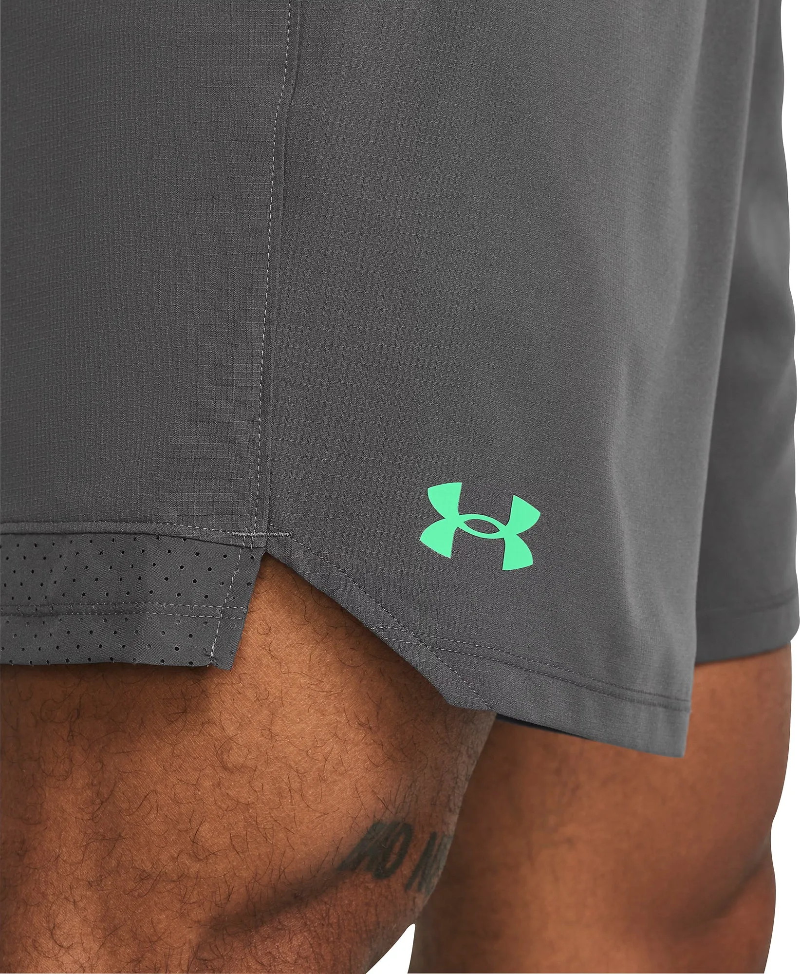 Bekleidung Under Armour Herren Under Armour Vanish Woven 6 Zoll Trainingsshorts - Grau