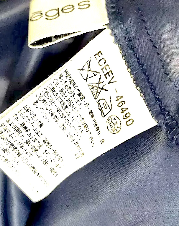Courreges Paris. Vintage-Schwarzes Kleid mit geometrischem Design und Schlag, unter dem durchsichtigen geometrischen Muster gefüttert