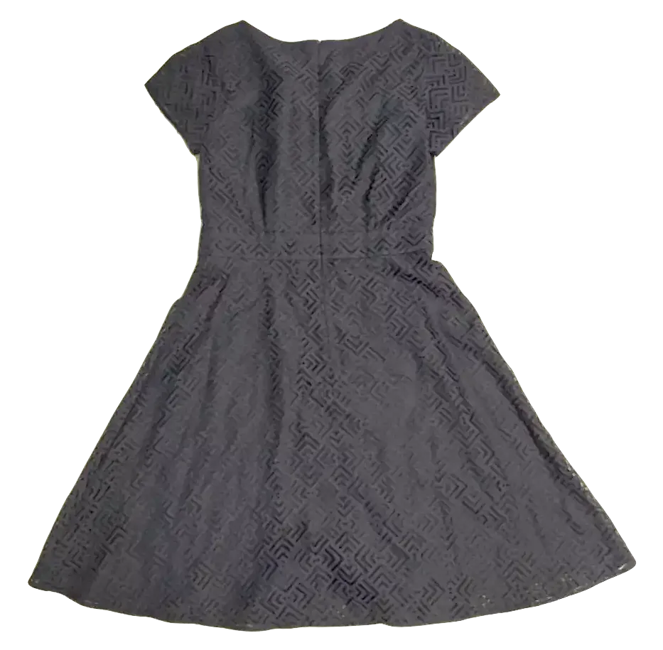 Courreges Paris. Vintage-Schwarzes Kleid mit geometrischem Design und Schlag, unter dem durchsichtigen geometrischen Muster gefüttert