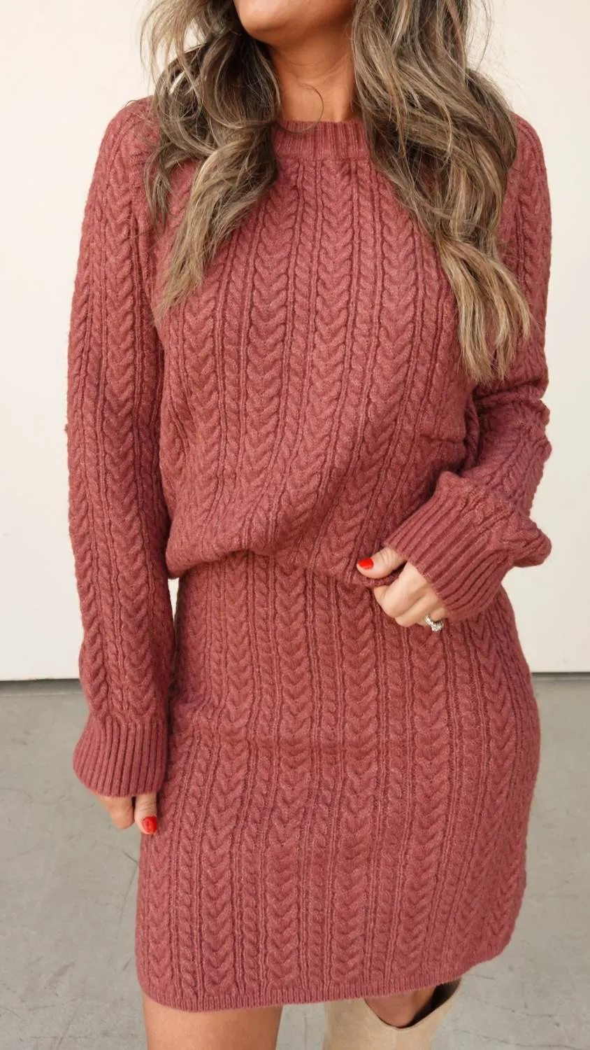 Crewneck-Pullover und Rock-Set in Pastell-Maron