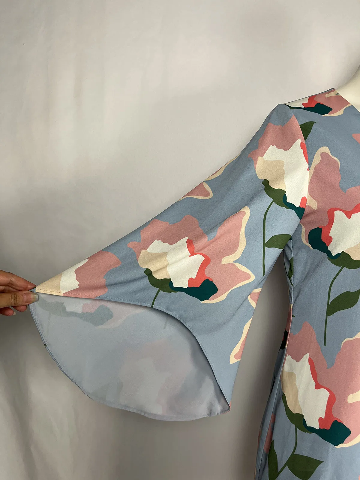Crosby von Mollie Burch Größe L (14) Hellblaues Blumenkleid