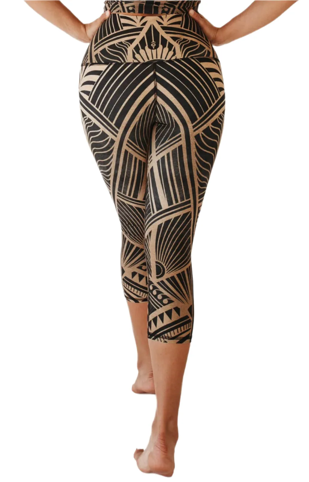 Elegantes Empire bedrucktes Yoga-Crop von Yoga Democracy