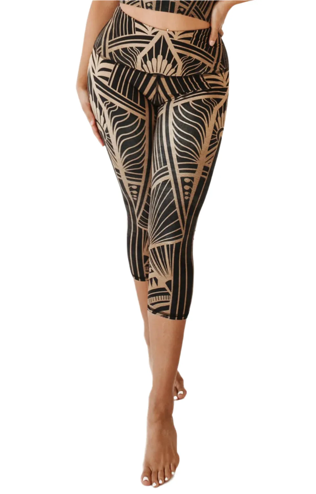 Elegantes Empire bedrucktes Yoga-Crop von Yoga Democracy