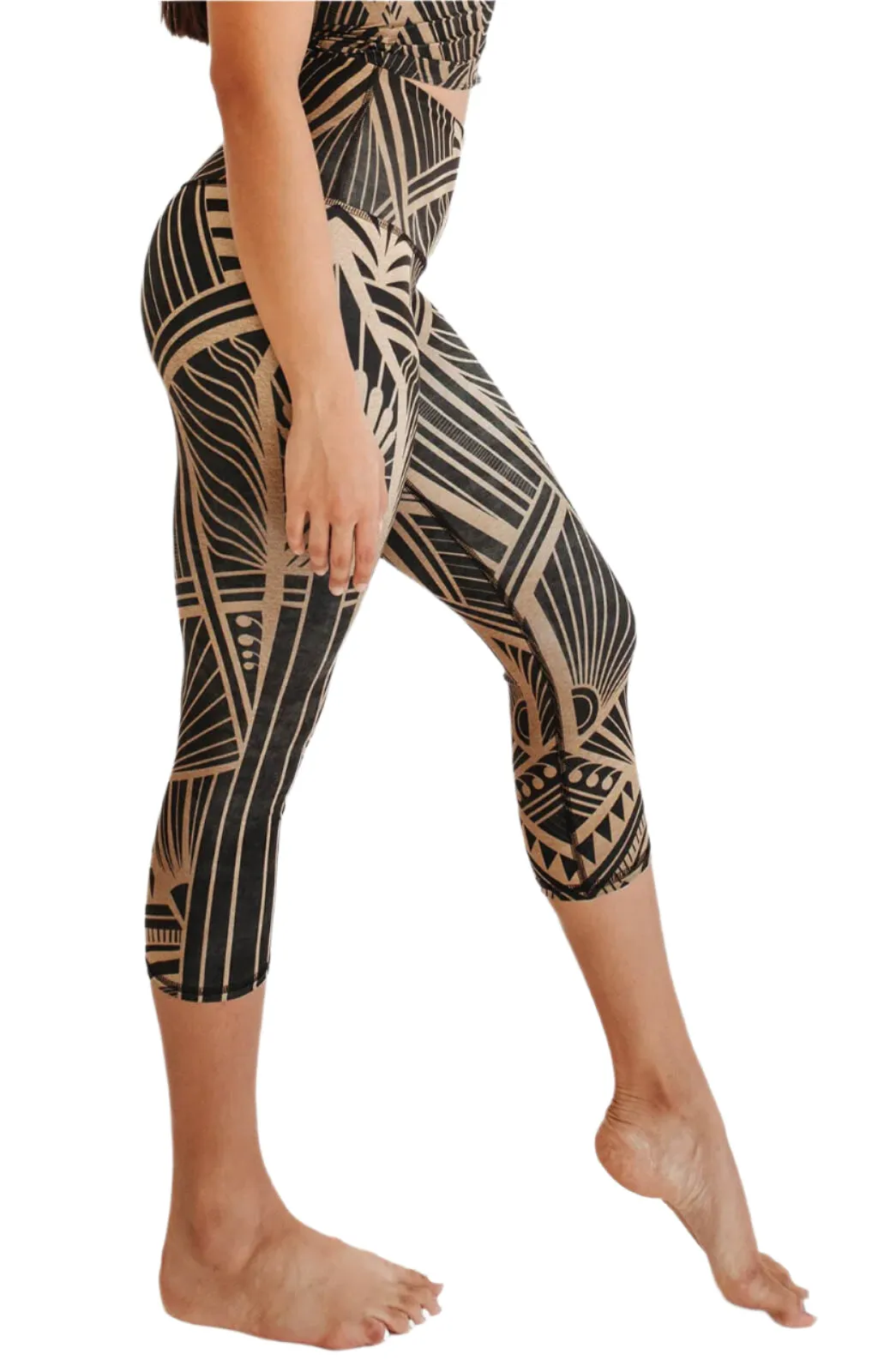 Elegantes Empire bedrucktes Yoga-Crop von Yoga Democracy