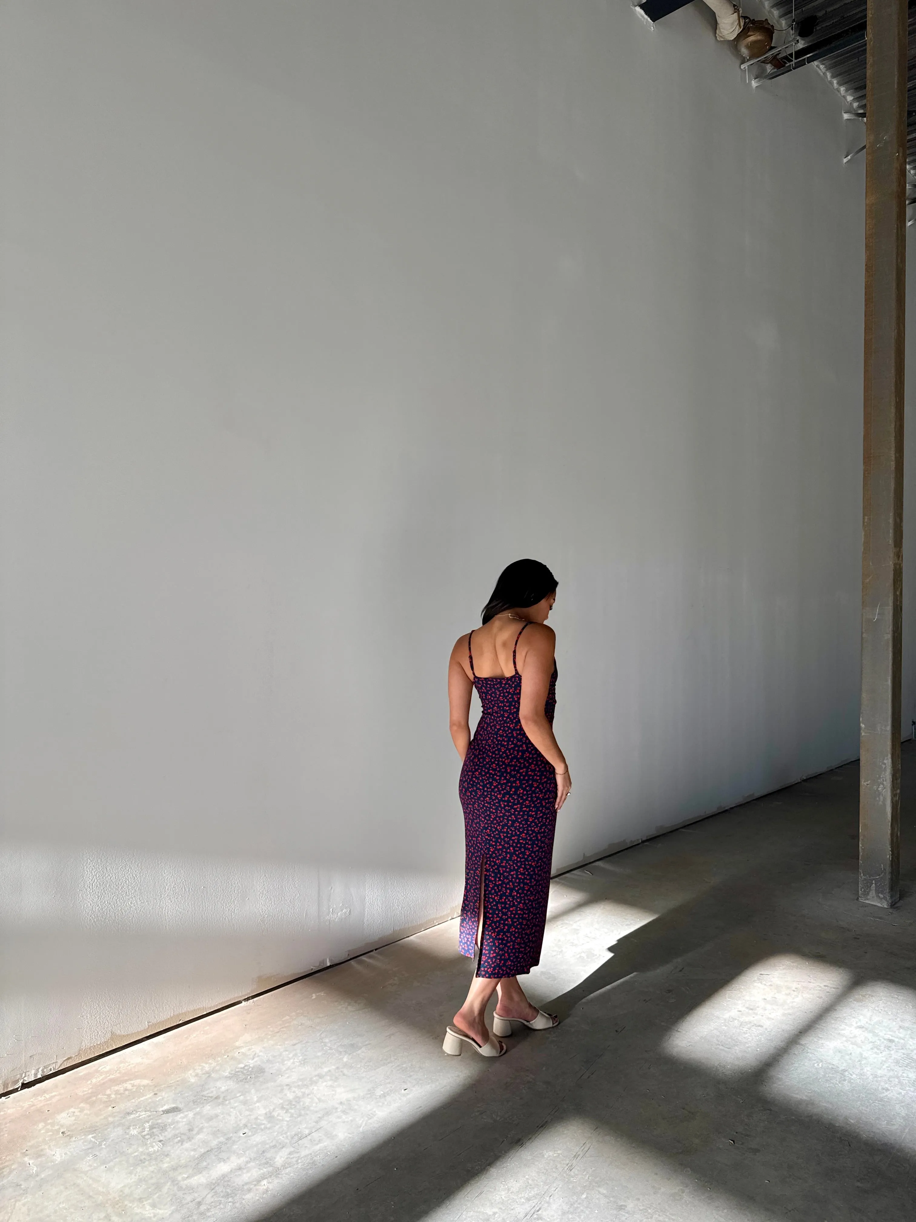 Eleve La Rosa Verspieltes Midi-Kleid