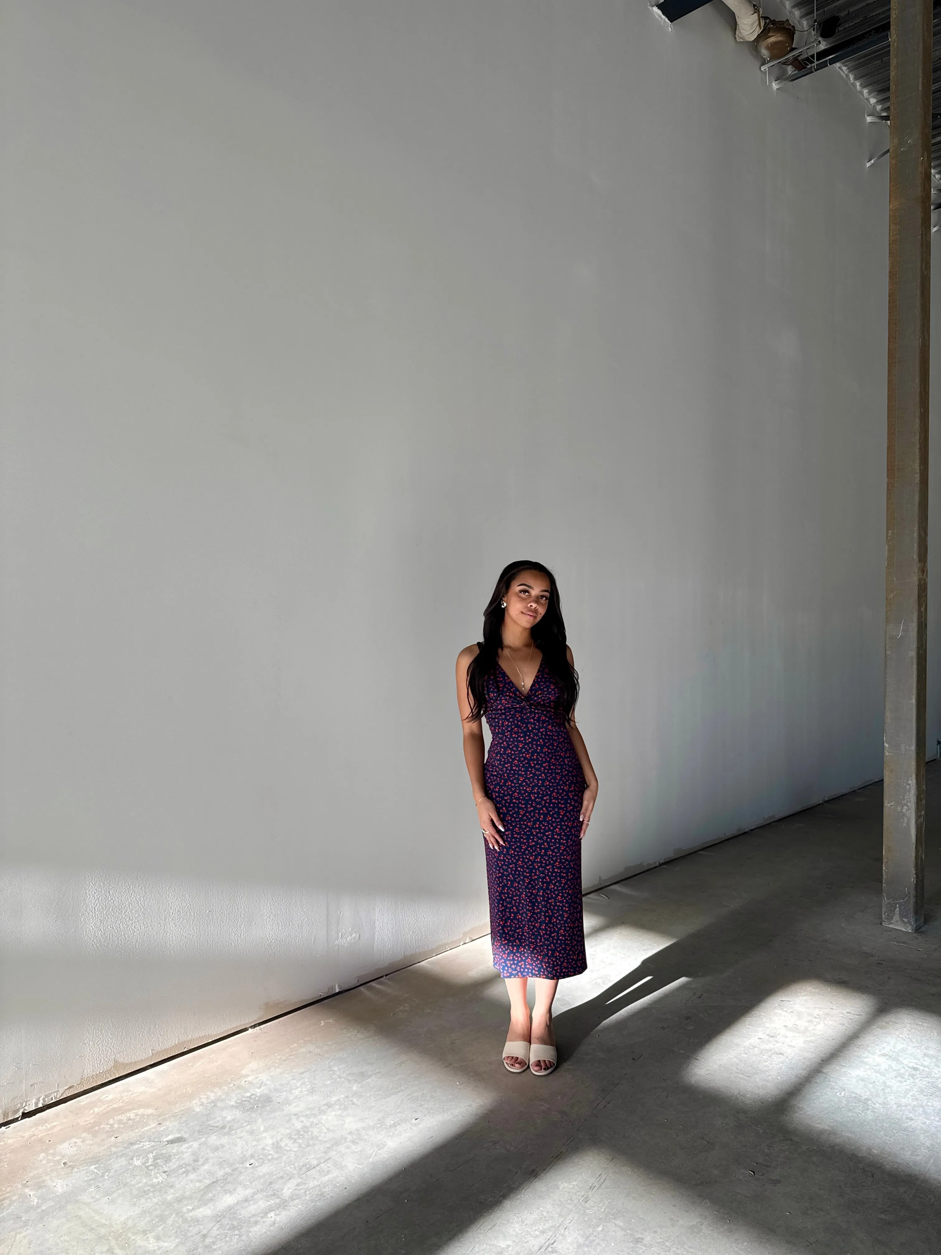Eleve La Rosa Verspieltes Midi-Kleid