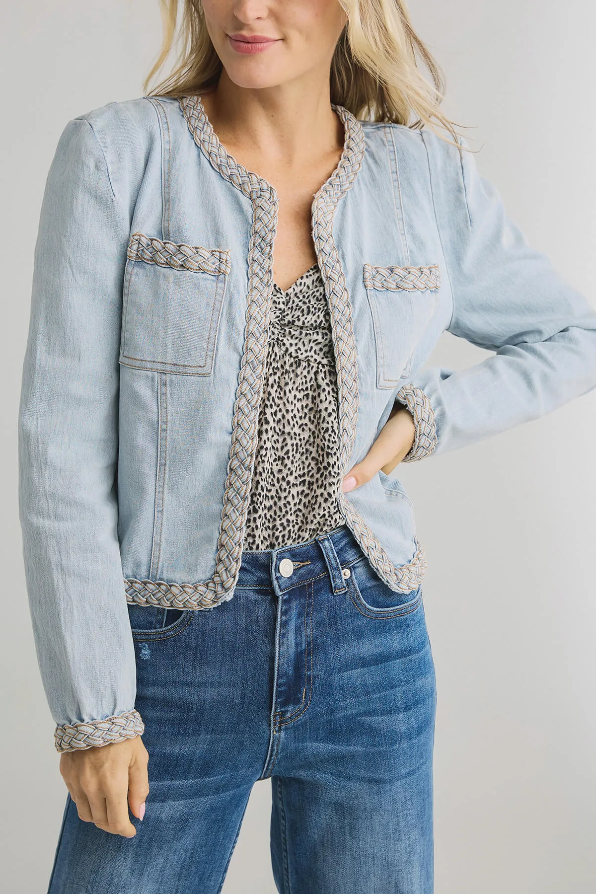 Fate Denimjacke mit geflochtener Borte