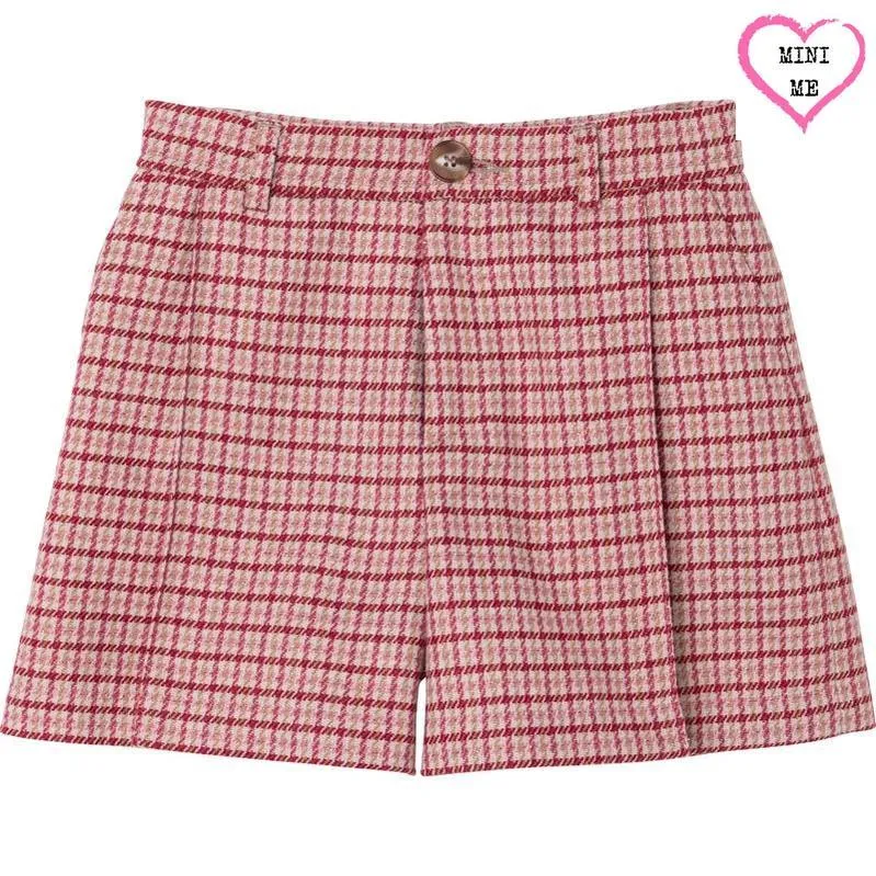 Mädchen Errötend Karo Shorts