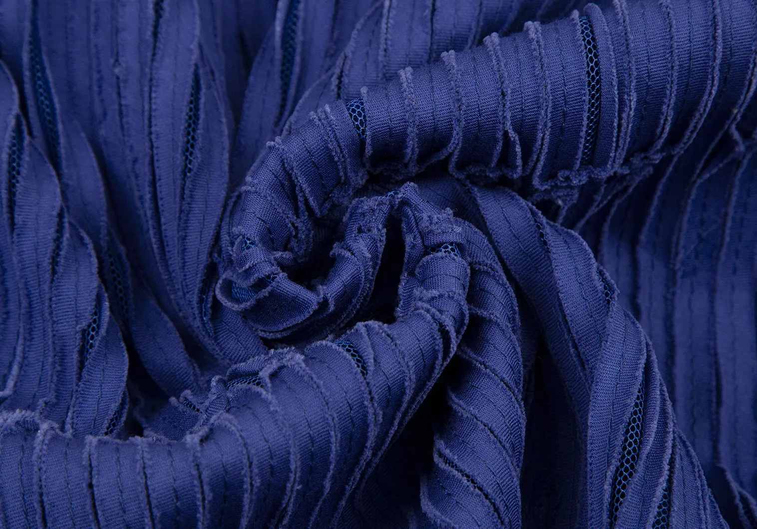 ISSEY MIYAKE Japan. HaaT. Blaues meshfarbenes ärmelloses Kleid mit Tape-Applikationen