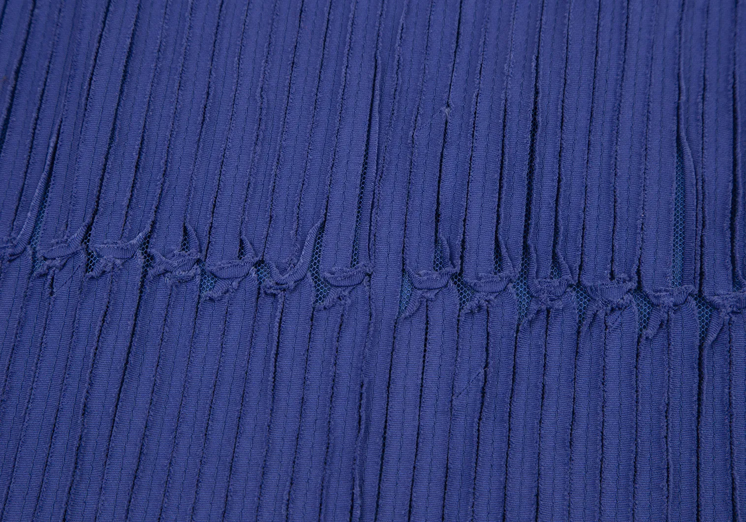 ISSEY MIYAKE Japan. HaaT. Blaues meshfarbenes ärmelloses Kleid mit Tape-Applikationen