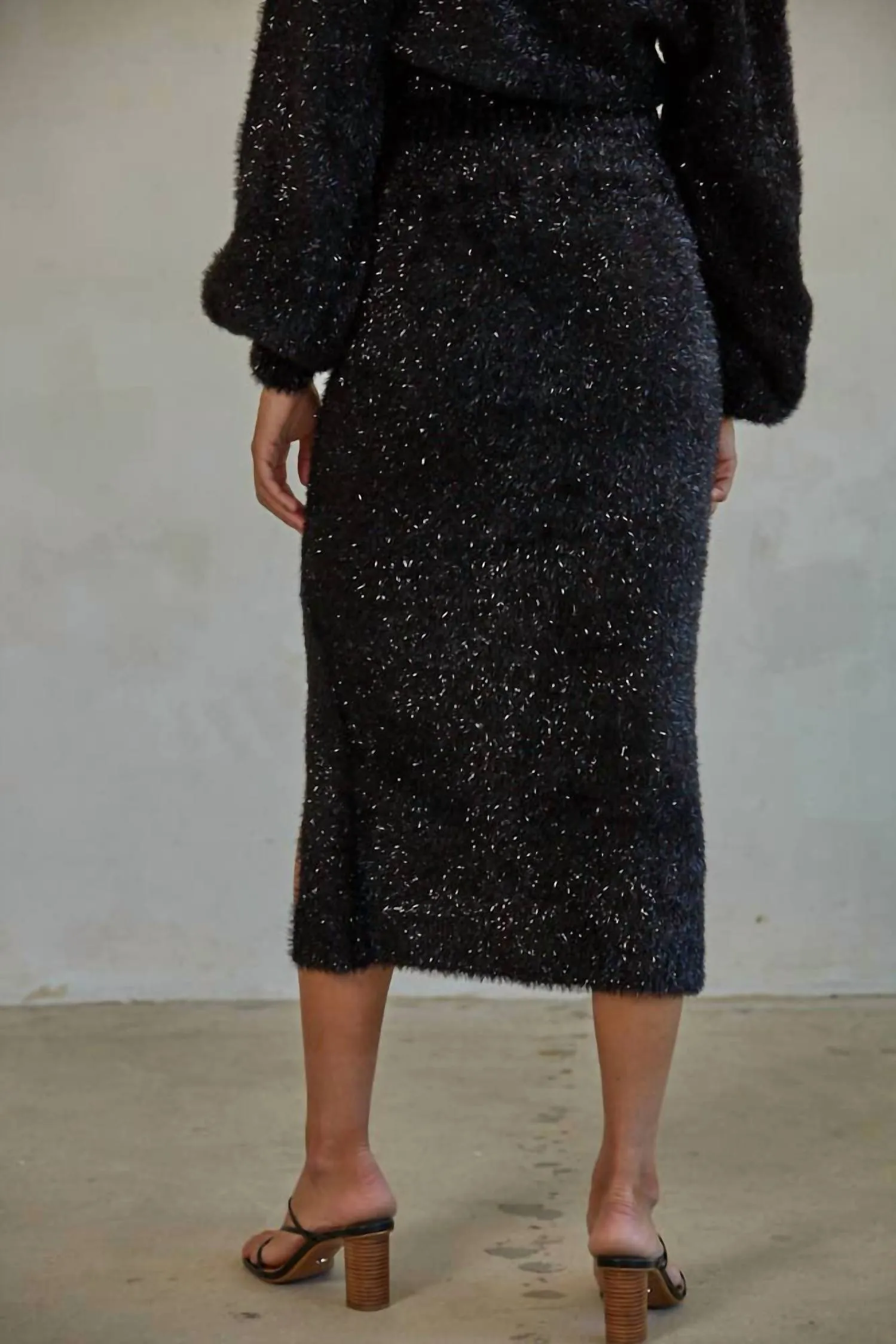 Gestrickter Pullover-Rock in Schwarz