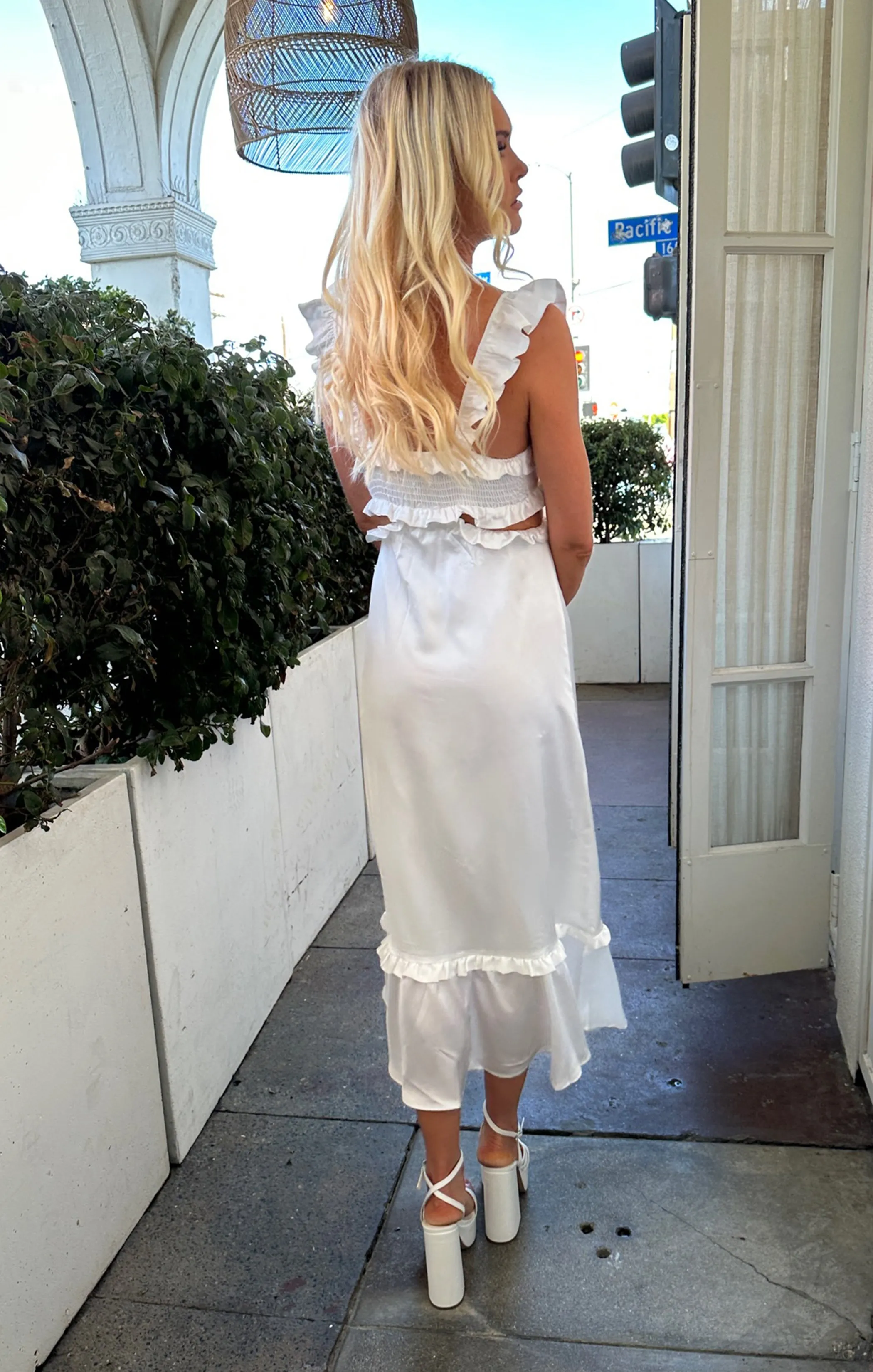 Lane Midi-Kleid ~ Elfenbein Luxus-Satin