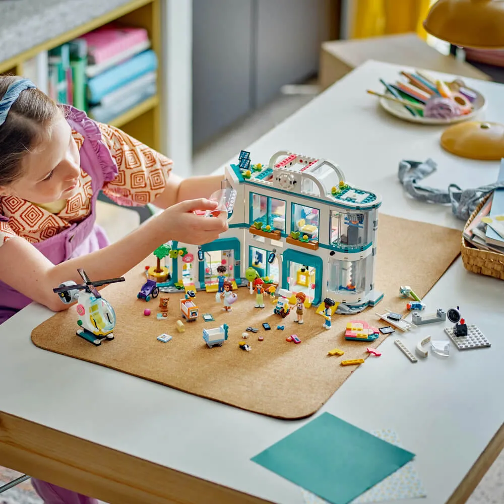 LEGO® Spielzeug LEGO® Friends Heartlake City Krankenhaus Set 42621