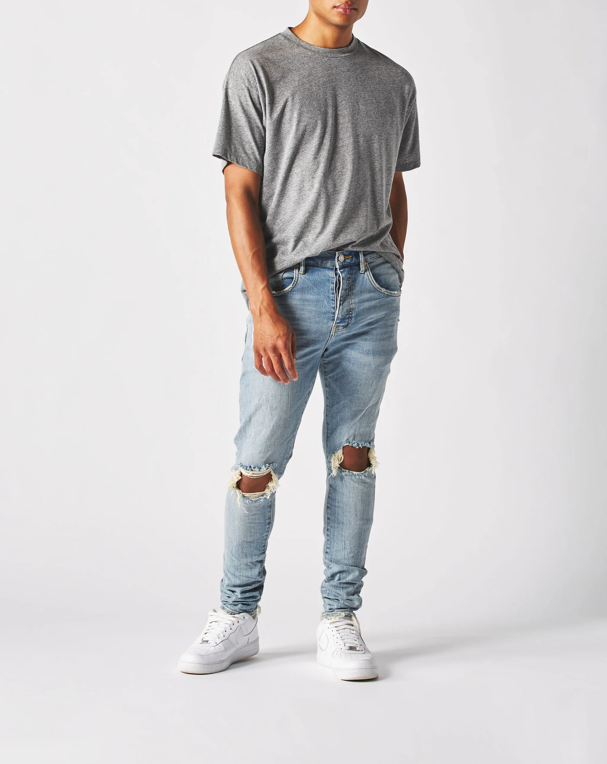 Hellindigoblaue Ausweitung Jeans
