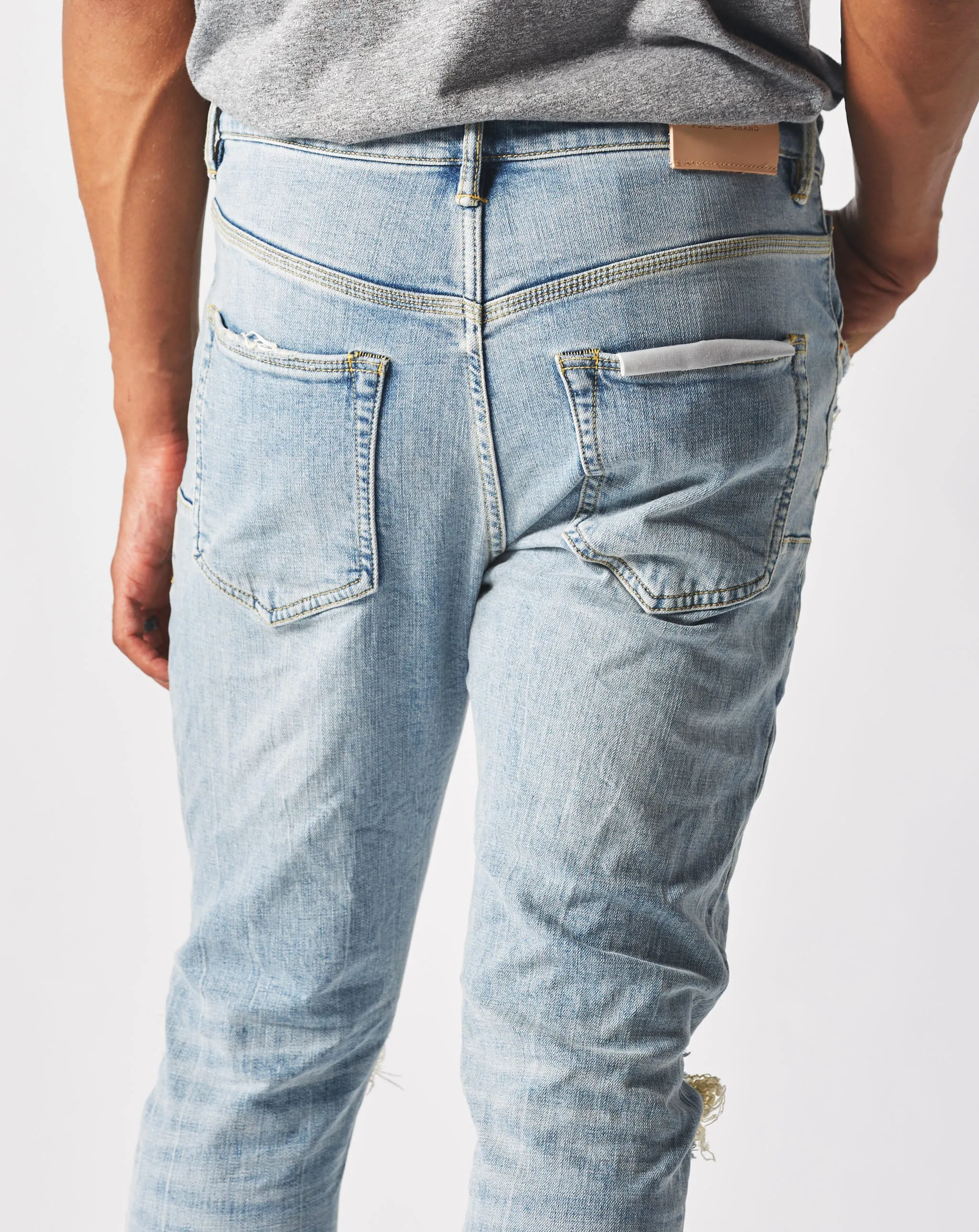 Hellindigoblaue Ausweitung Jeans