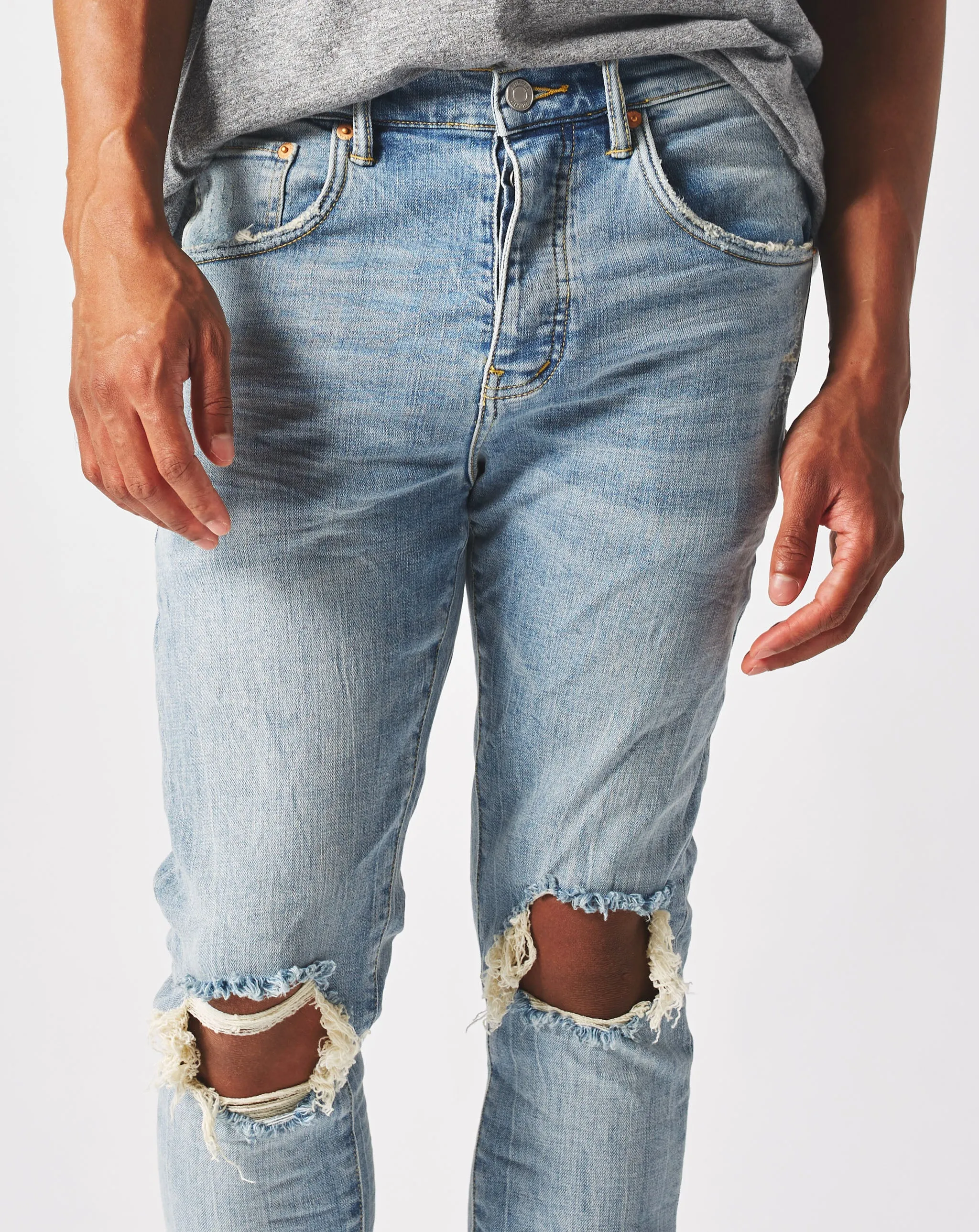 Hellindigoblaue Ausweitung Jeans