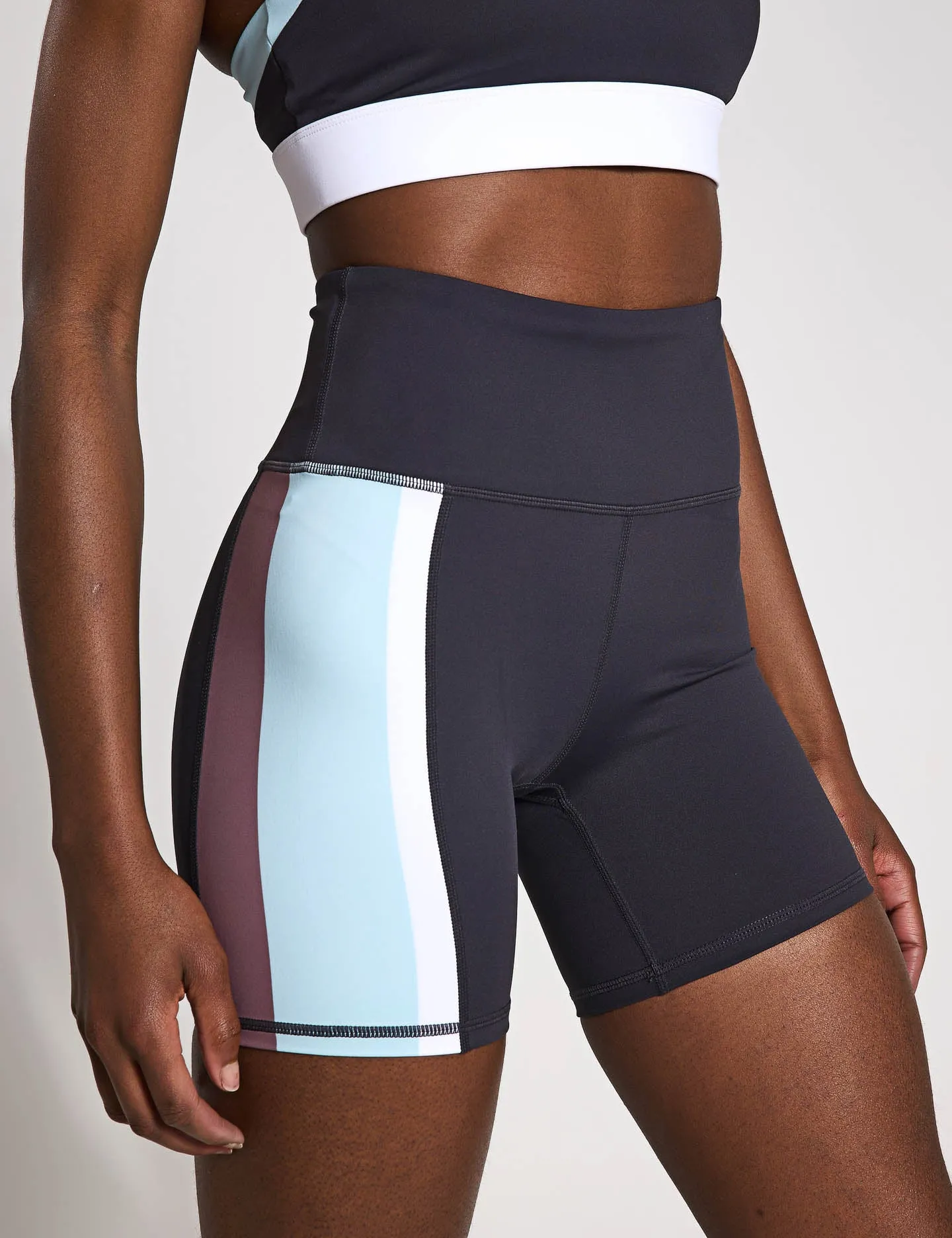 Limitless Short - Holzkohle mit Hellblau