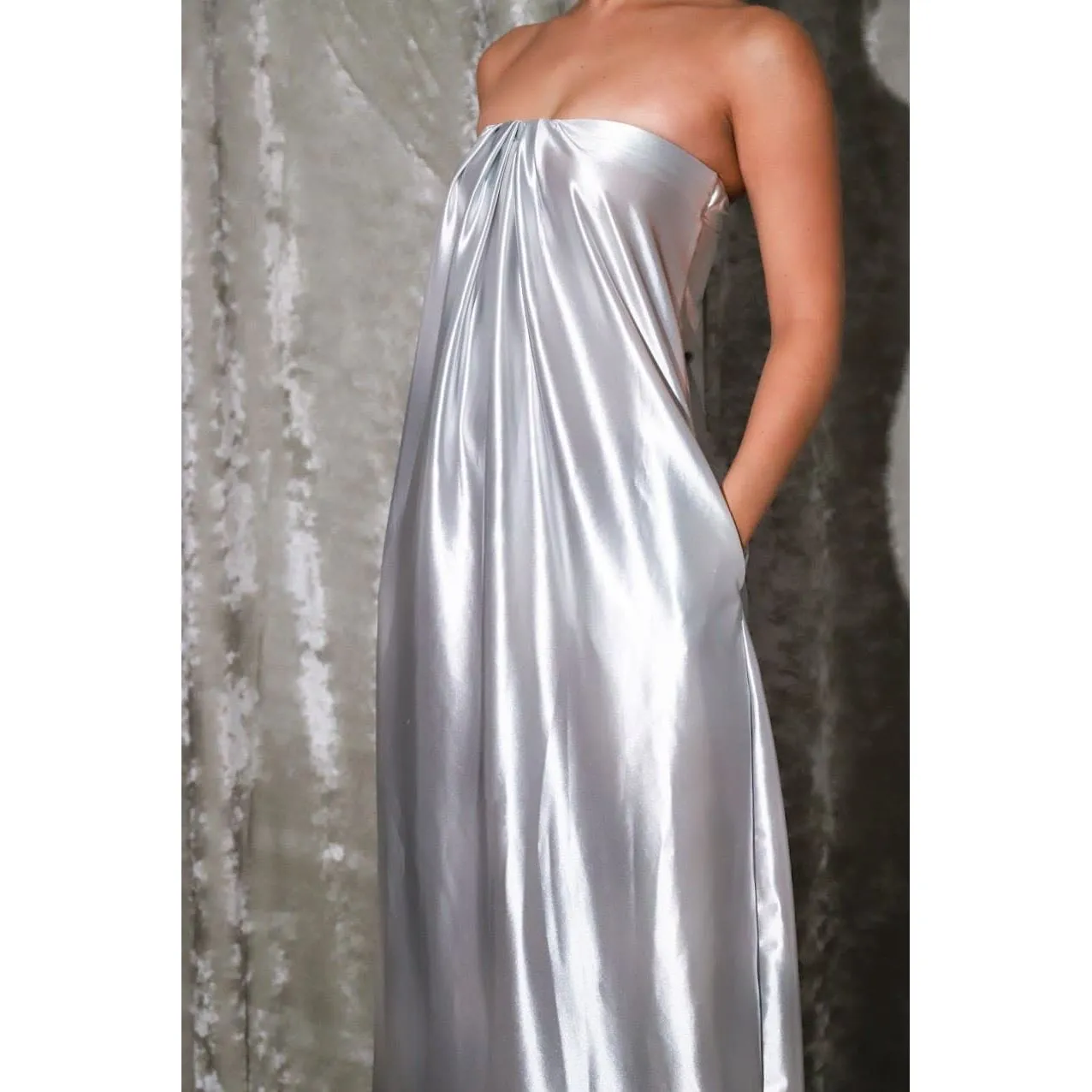 Flüssigsilber Kleid